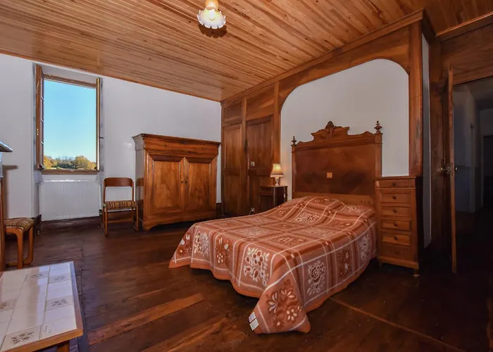 Vintage Retreat In Montfaucon (Lot)